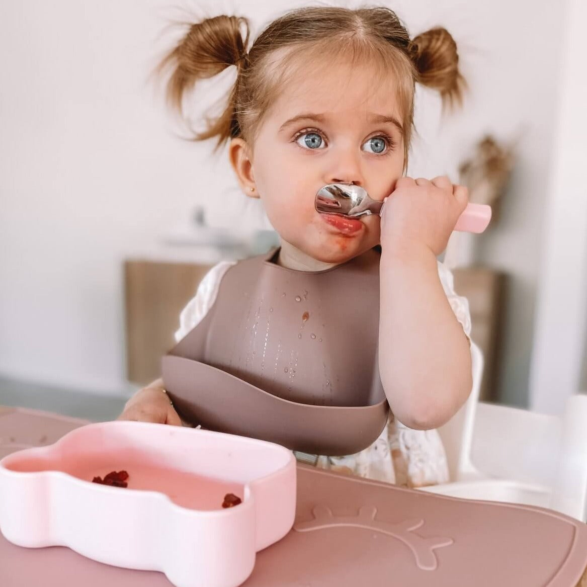 Toddler cutlery set dusty rose girl eating dinner