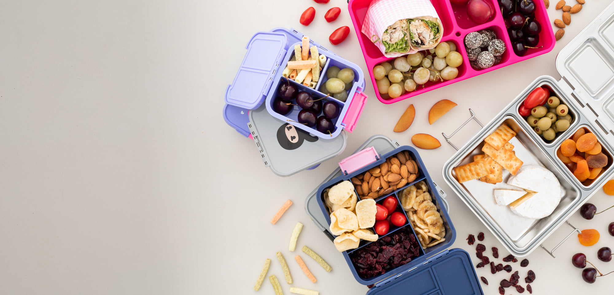 All Natural Mums lunch time and on the go essentials.  Lunch boxes, water bottles and children's tableware